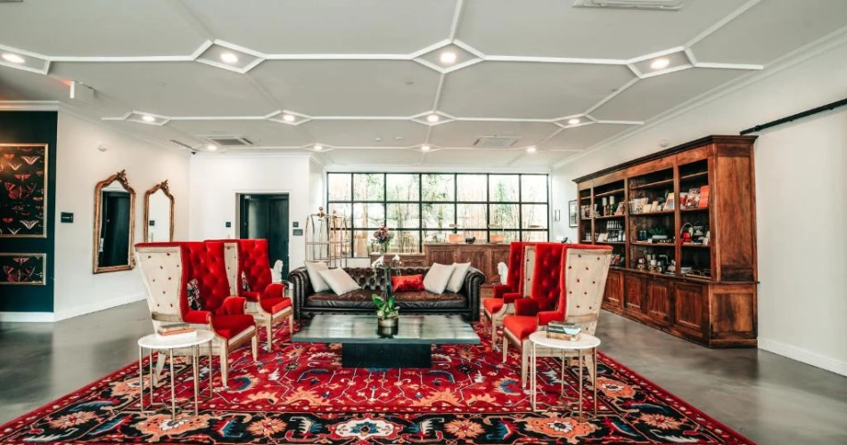 Where Luxury Meets Longhorns: The Best Hotels Near UT Austin